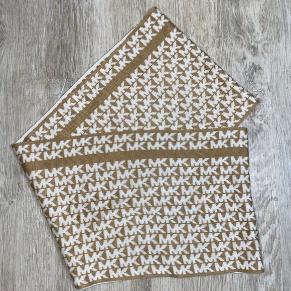 Michael Kors Accessories - Michael Kors Infinity Circle Knit Scarf